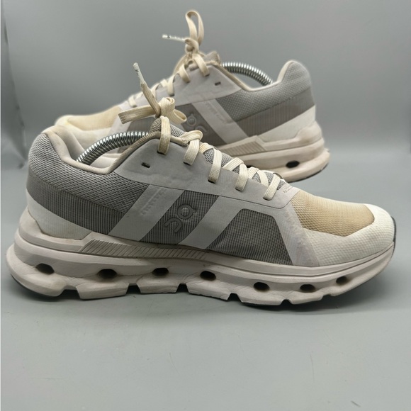 On Cloud SWISS ENGINEERING Cloudrunner Frost White Women’s Size 7 Run Sneakers - Picture 2 of 8